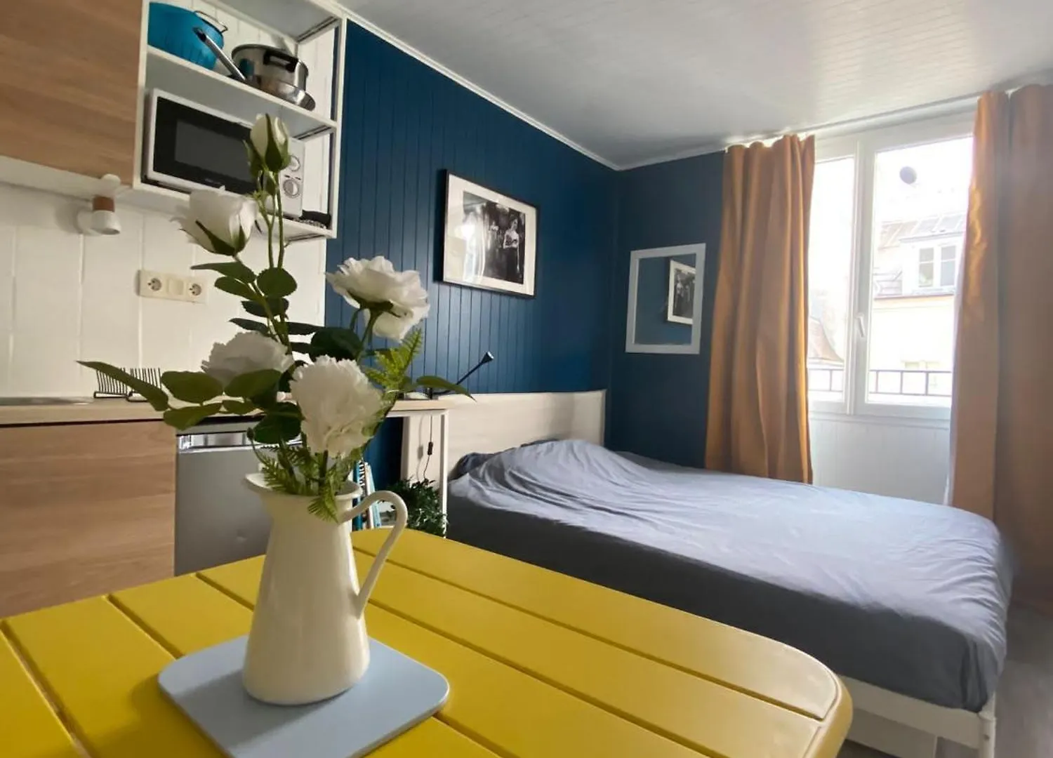 Bright Central Flat Paris Apartment