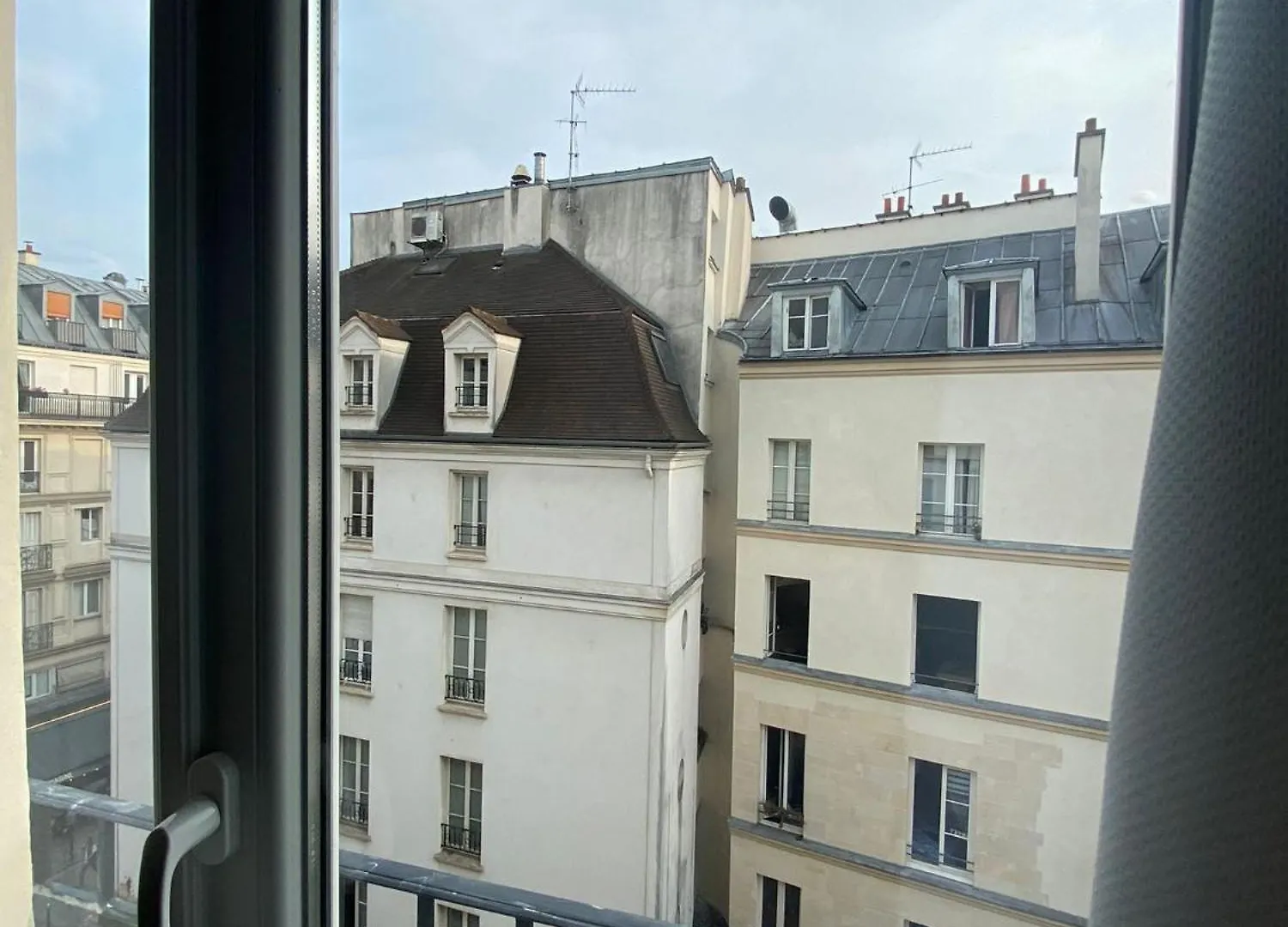 Apartment Bright Central Flat Paris France